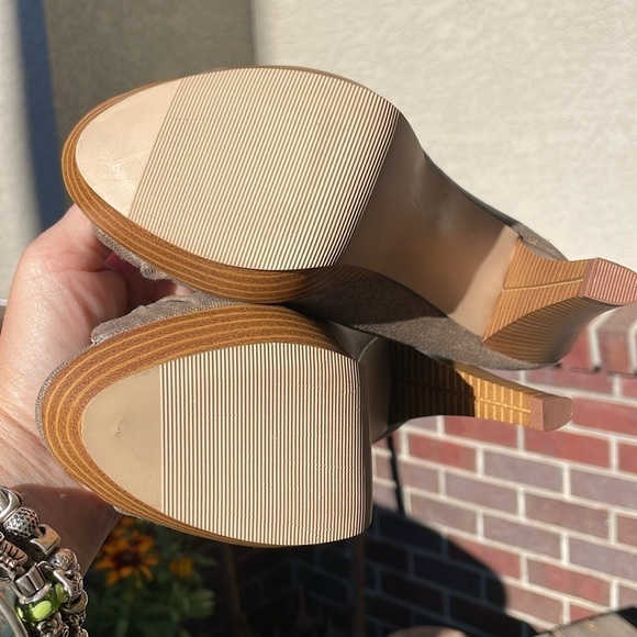 NWOT | GOSSIP |Textured Fabric Upper| Twisted Knot Peep Toe|Platform Heel|Size 6 - Picture 8 of 13